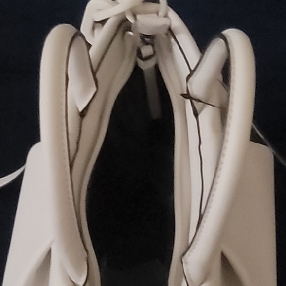 Handbag - Picture 2 of 6